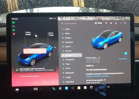 2023 Tesla Model Y Awd/Long Range Dual Motor All-Wheel Drive z USA, uszkodzony, nr VIN 7SAYGDEE2PF965905